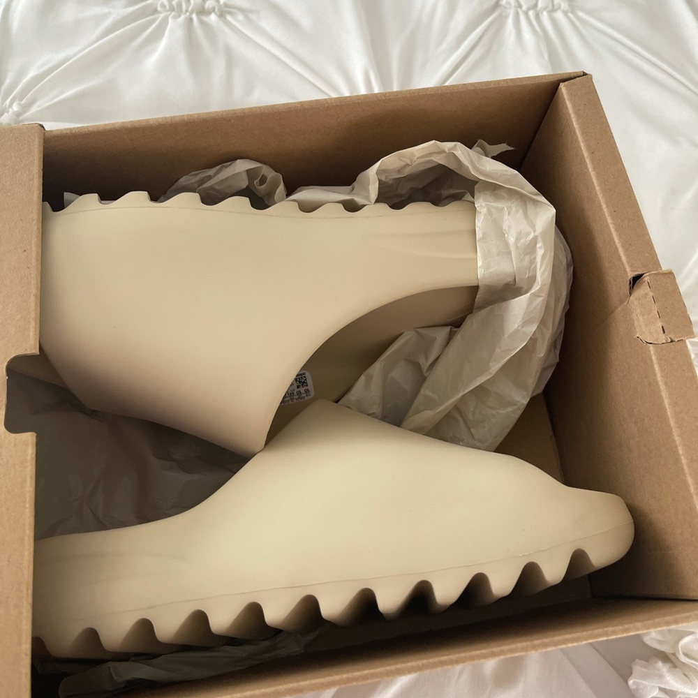 Yeezy bone slide